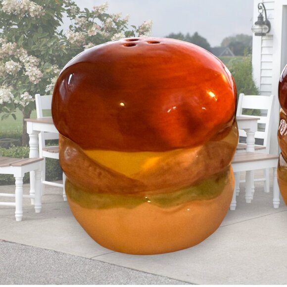 Cheesebugers Novalty Collactable Ceramic Salt and Pepper Shakers - Picture 2 of 8